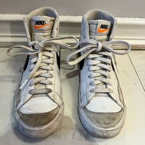 Nike Blazer Mid’ 77 - White/Black - Size: 4.5Y